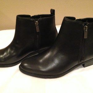 Chaps booties black zippers, size 6